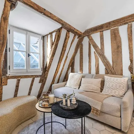 Historical In The Heart Of - 8 Apartment *