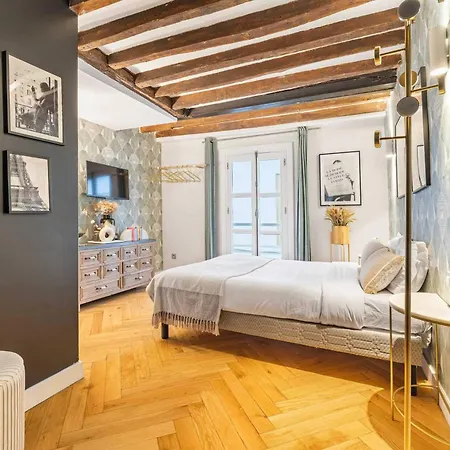 Apartment Historical In The Heart Of - 8 Paris