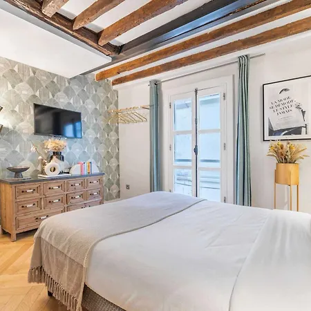Historical In The Heart Of - 8 Apartment *