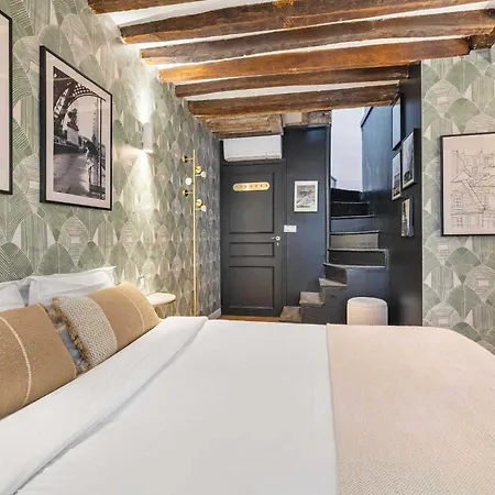 Historical In The Heart Of - 8 Paris