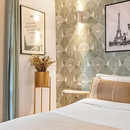 Historical In The Heart Of - 8 * Paris