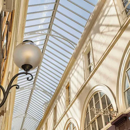 Historical In The Heart Of - 8 * Paris